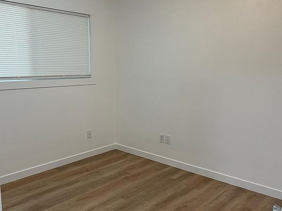 4th image of 309 SE 157th Ave APT B