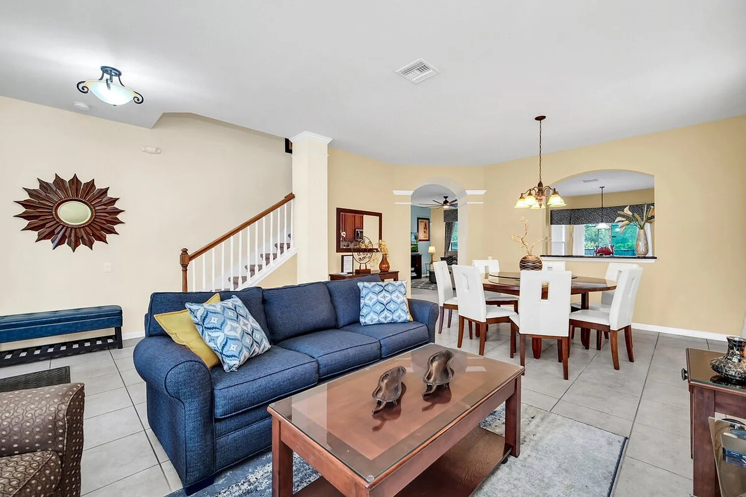 6 bed, 4.0 bath, 2820 sqft, $5,648 — Photo 3