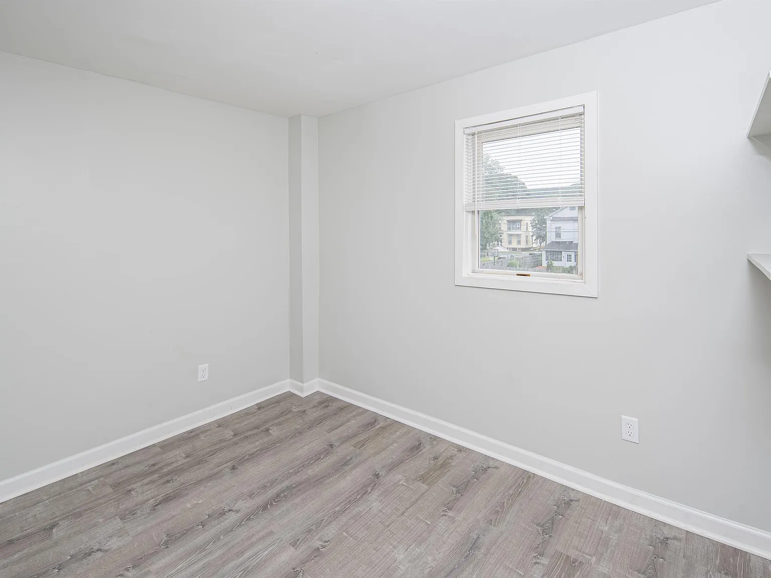 690 2nd Avenue - SF — Photo 4