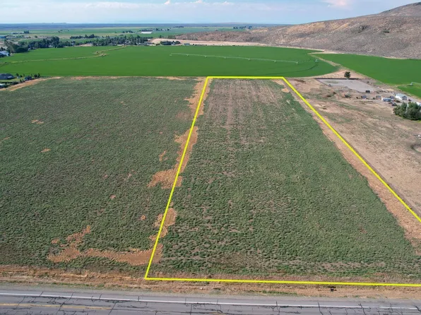 19561 Queens Crown Rd, Carey, ID 83320