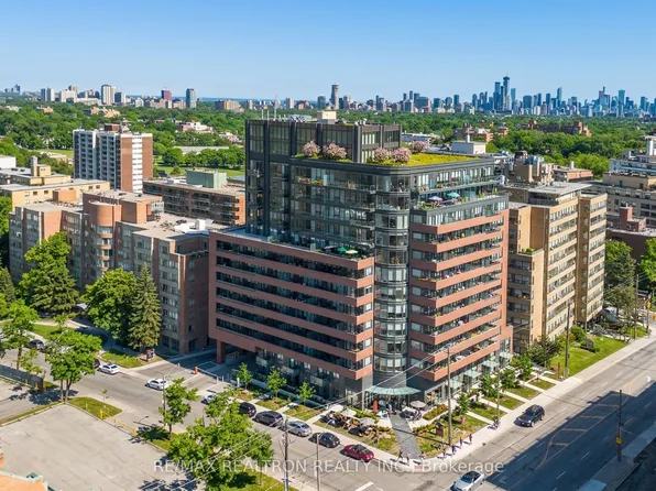 2525 Bathurst St #310, Toronto, ON M6B 2Y9
