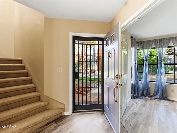 3rd image of 5461 N Via Del Arbolito
