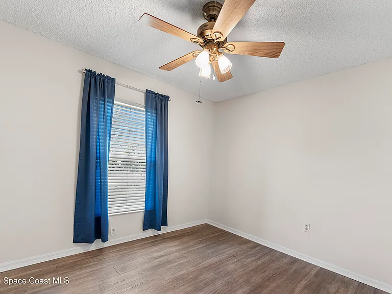 1324 Mandys Ct — Photo 13