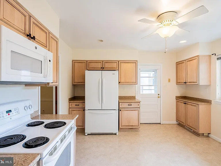 6608 Fairlawn Dr — Photo 6