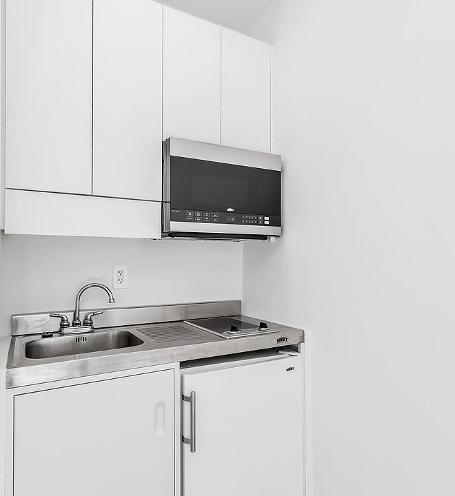 2nd image of 206 W 21st St APT B9