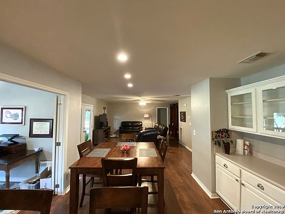 4th image of 411/415 Watts Ln