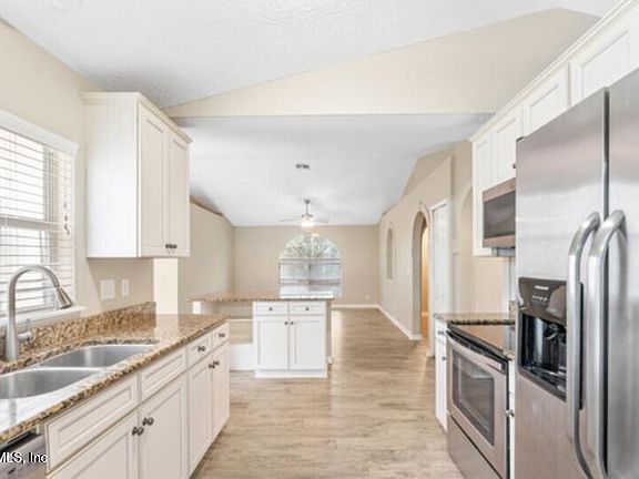 5th image of 13044 NANDINA Lane