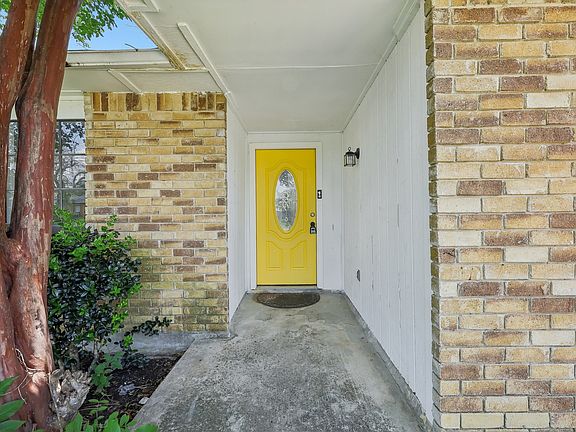 4th image of 304 Long Canyon Dr
