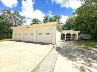 302 W Highland Ave, Comanche, TX 76442