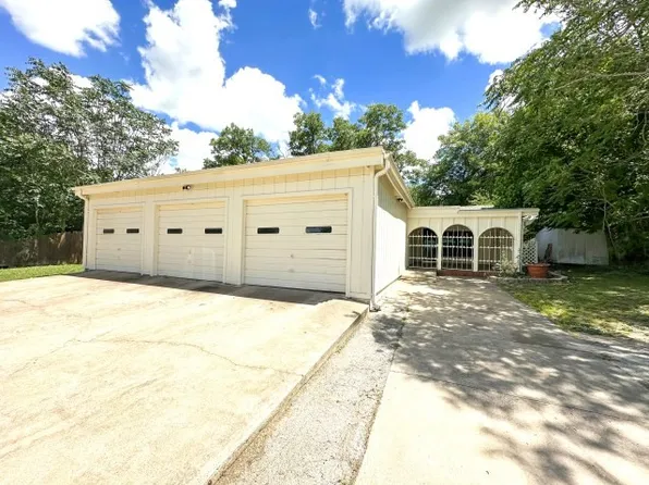 302 W Highland Ave, Comanche, TX 76442