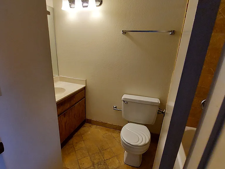 823 W Birch Ave #B — Photo 11