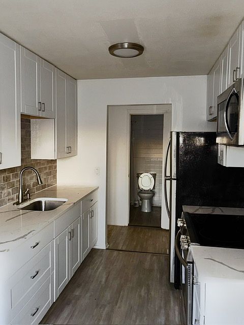 1st image of 10 N James St