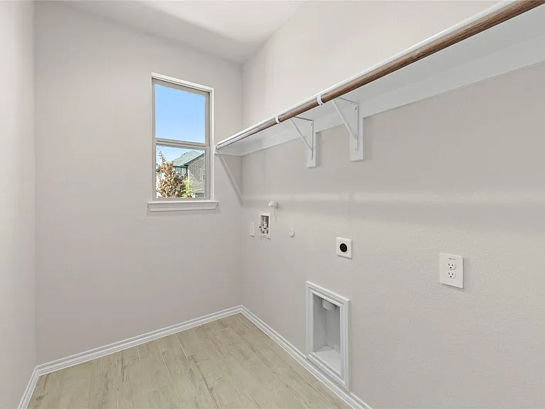 1641 Meadow Crest Dr — Photo 24