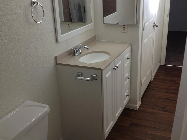 706 W 11th St #1 — Photo 12