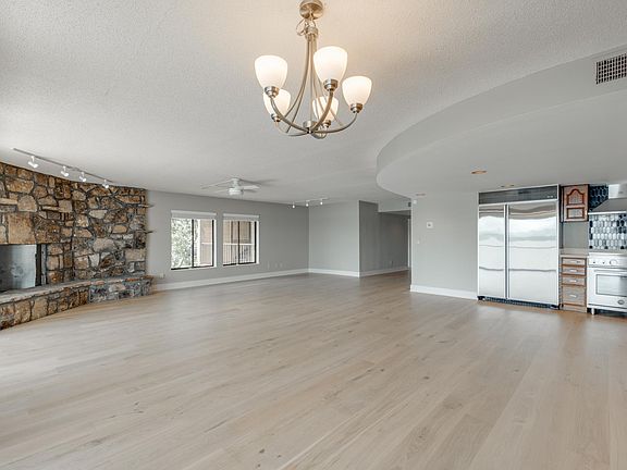 4th image of 4346 Lakeshore Ln Unit 304