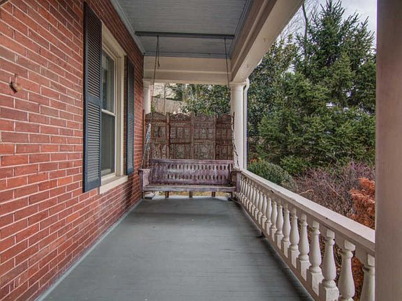 4th image of 601 Roanoke Blvd