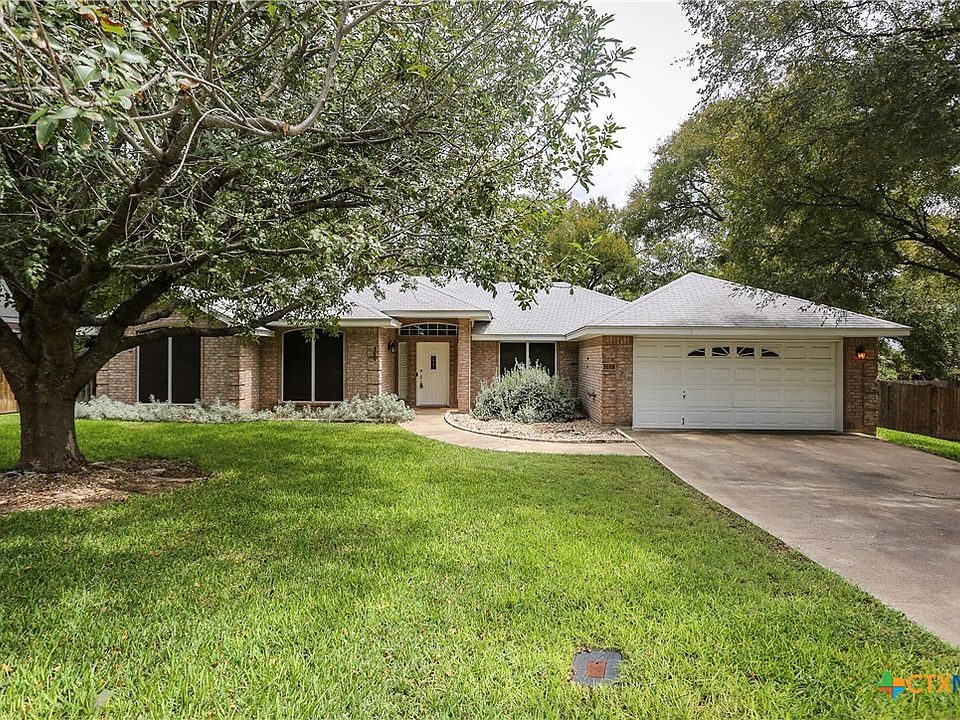 1st image of 3004 Oakwood Dr