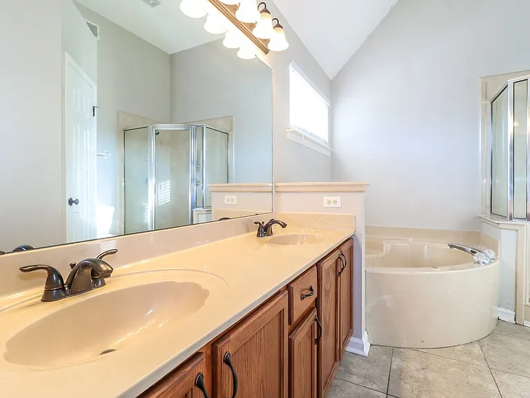 5639 Camden Cv — Photo 11