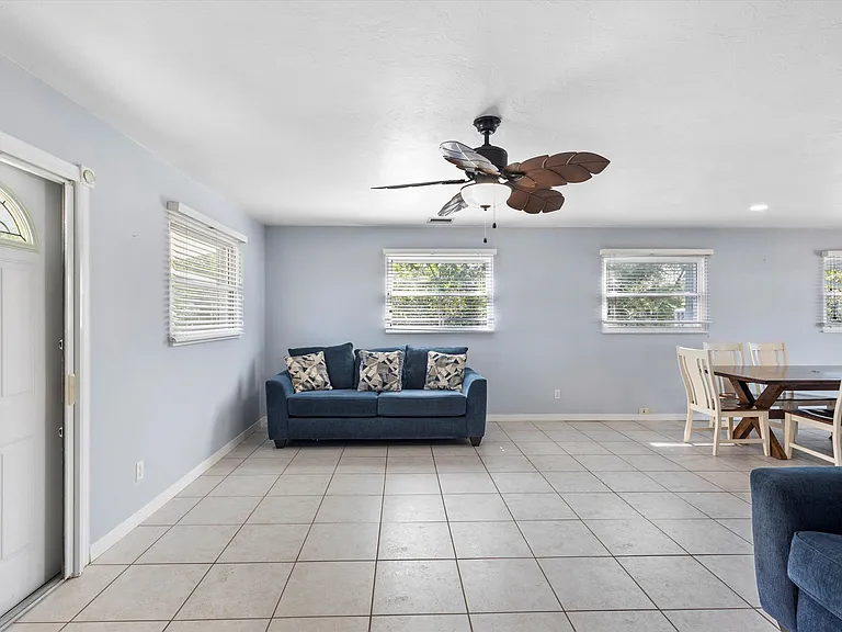 1634 Lantana Ln — Photo 5