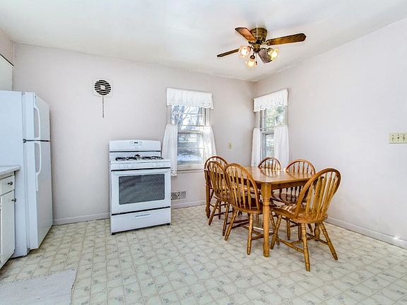 5th image of 628 Belmont Ln W