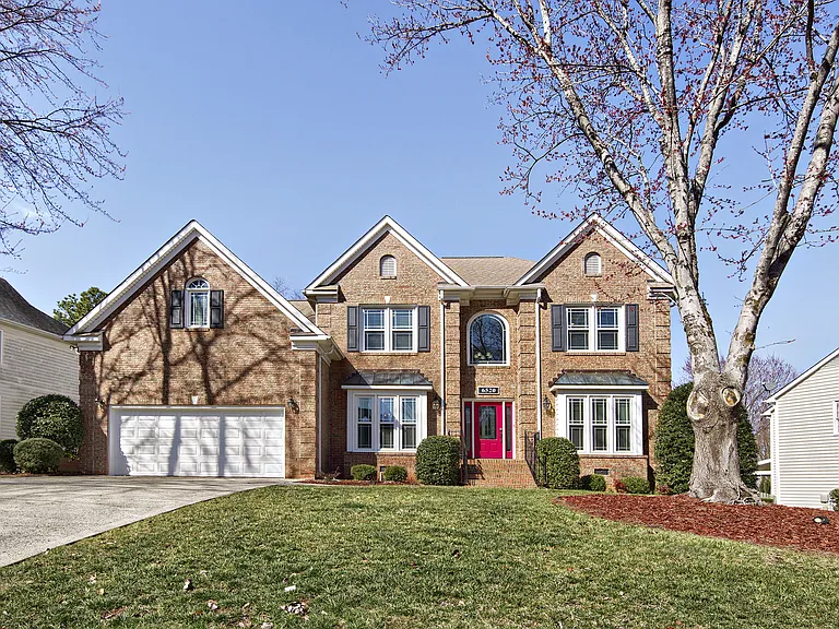 6520 Red Maple Dr — Photo 1