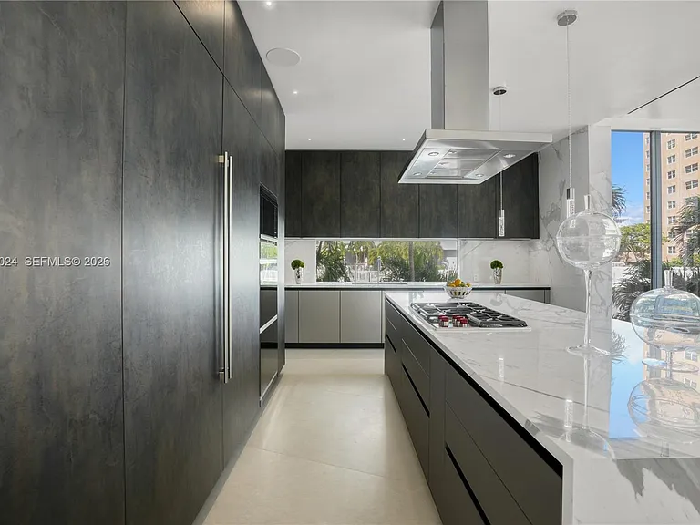 501 Palm Dr — Photo 19
