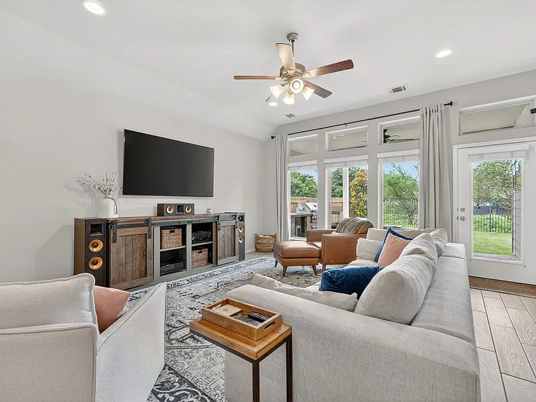 209 Lacey Oak Loop — Photo 10