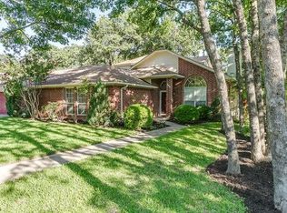 703 High Crest Dr, Azle, TX 76020