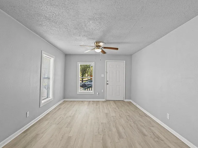 3116 Avenue L #1 — Photo 8
