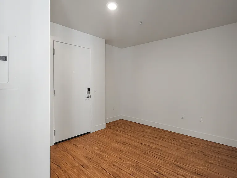 Dunn Motors Apartments — Photo 109