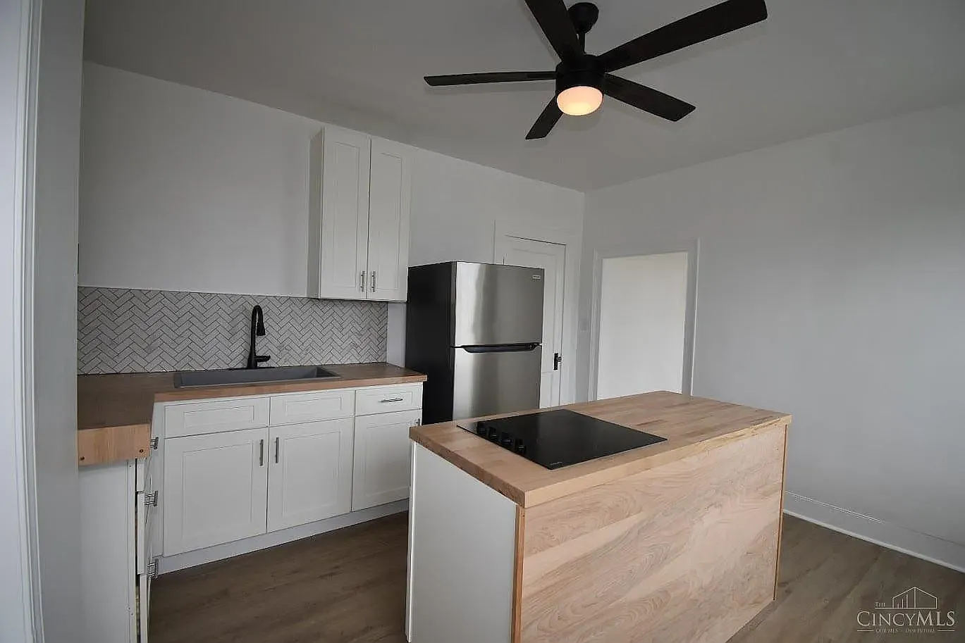 2 bed, $900 — Photo 1