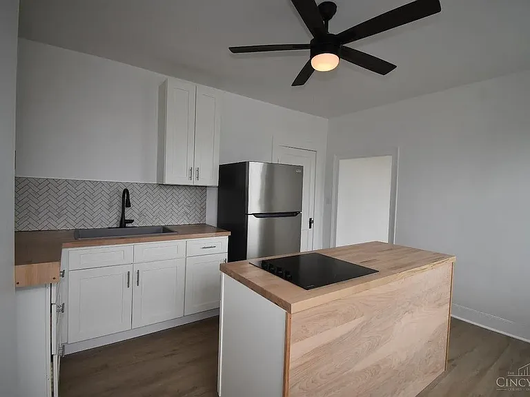 302 W Main St #4 — Photo 1