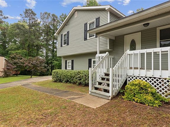 3rd image of 34 Amanda Ct