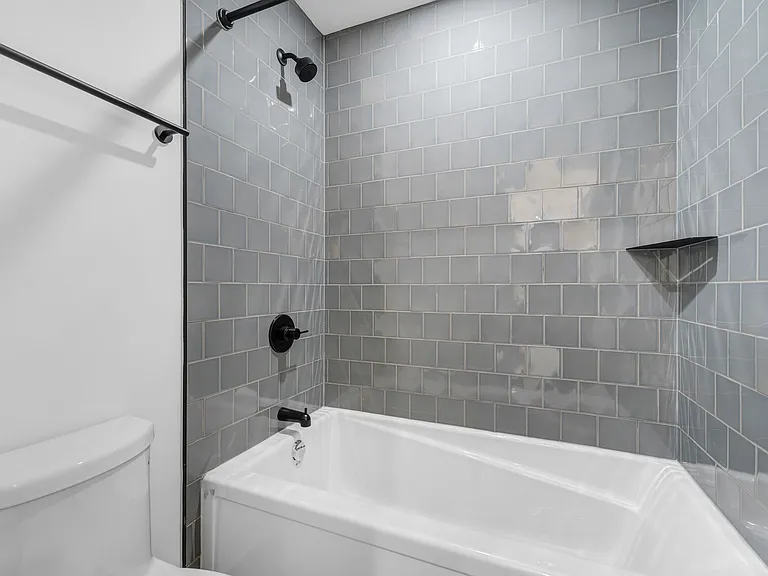 658 Somerset St W — Photo 32