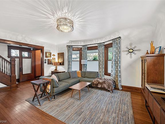 4th image of 1358 Summit Ave