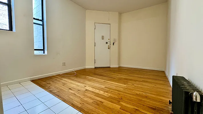 Rented by HOLTON REAL ESTATE INC. | media 4