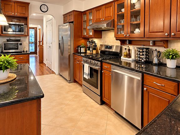 4th image of 1527 84th St #2R