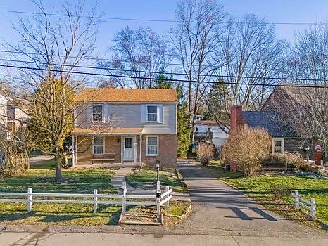 3rd image of 1525 Theresa Ave