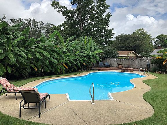 5th image of 616 Country Club Ave