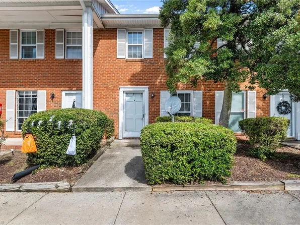 1315 W Meadowview Rd APT G, Greensboro, NC 27403