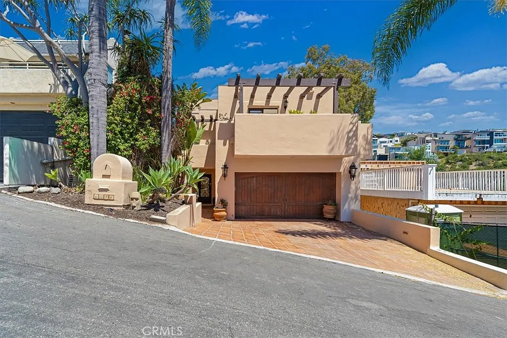 3 bed, 2273 sqft, $10,000 — Photo 1