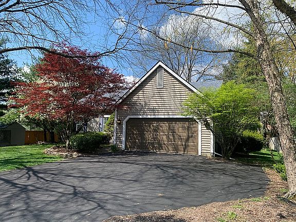 3rd image of 819 Venetian Way