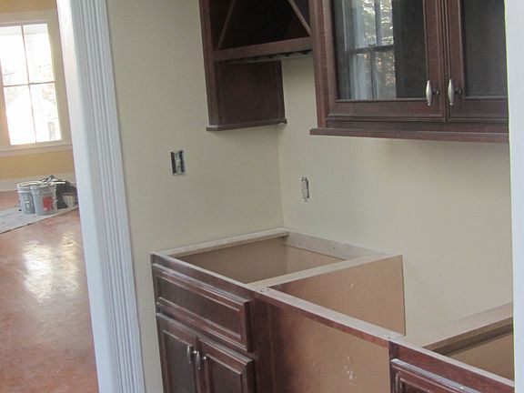 Butler's pantry / wet bar cabinetry