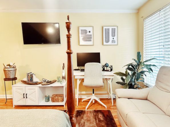 2215 Eastlake Ave E #109