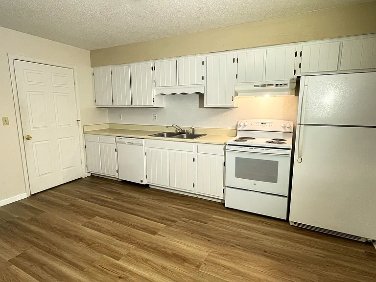 9048 Daisy Dallas Rd #B — Photo 5