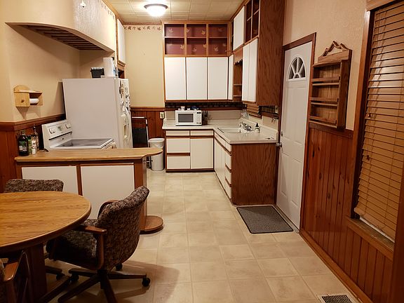 4th image of 825 1st Ave SE