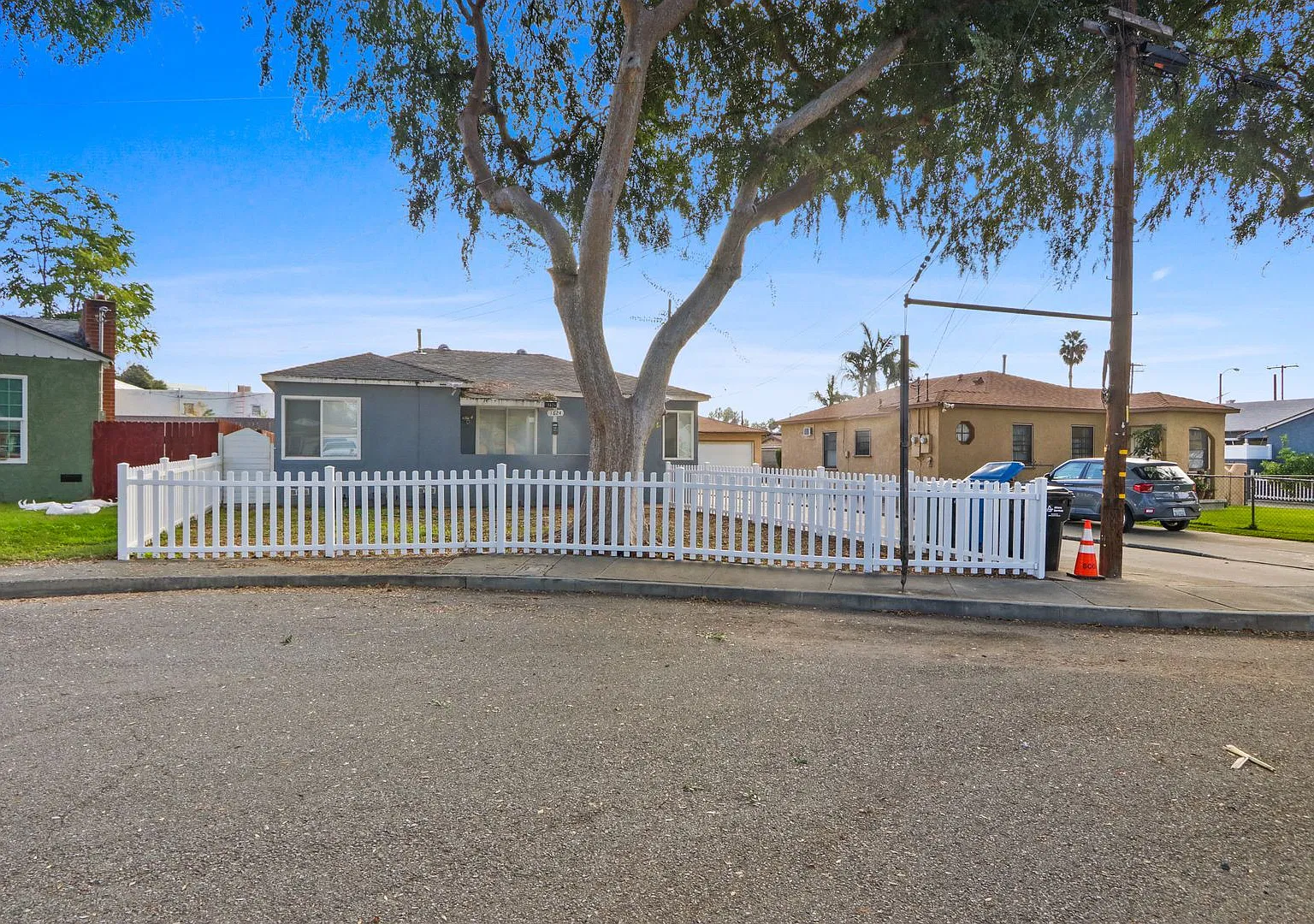 1624 N Gordon Court — Photo 1