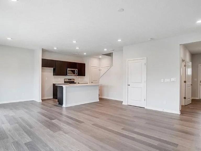 1493 Jarry Ave — Photo 4