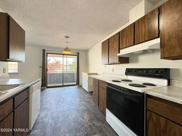 701 S 38th Ave APT 1, Yakima, WA 98902