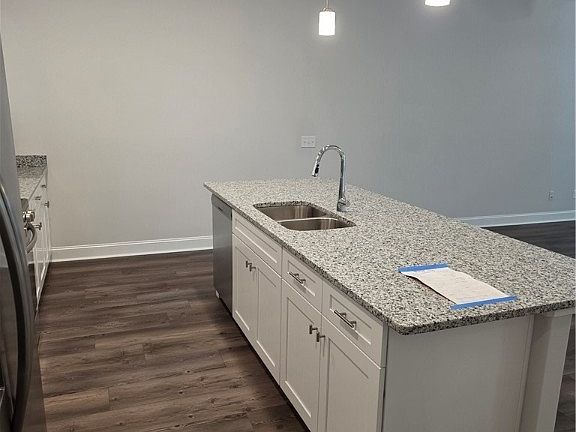 4th image of 464 Governor Treutlen Cir